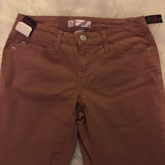 🎉Dusty Rose Juniors Jeans - Picture 3 of 5